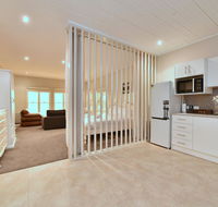 King I - you can honestly walk to Bimbadgen and Hope Estate concerts - Holiday Jervis Bay