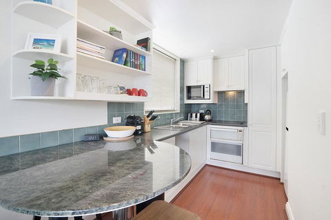 King Size Studio With Water View, Walk To The City - Holiday Jervis Bay 1