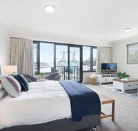 King size studio with water view walk to the city - Holiday Jervis Bay