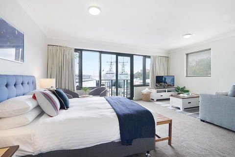 King Size Studio With Water View, Walk To The City - Holiday Jervis Bay 0