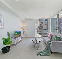 KOZYGURU MASCOT WALK TO STATION MODERN DESIGNER 2 BED APT FREE PARKING NMA260-312 - Holiday Jervis Bay