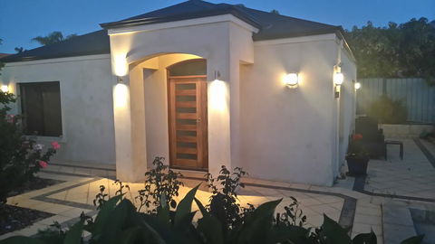Lake Estate Stay - Holiday Jervis Bay 1