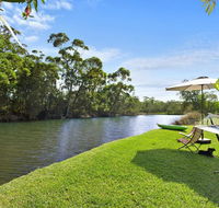 Lake Frontage family fun home - Holiday Jervis Bay