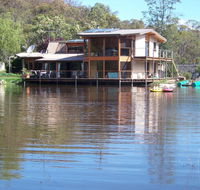 Lakeside Lodge Armidale - Holiday Jervis Bay