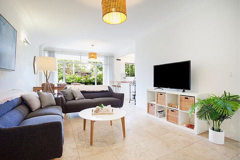 Light And Airy Garden Apartment Steps From Surf - Holiday Jervis Bay 0