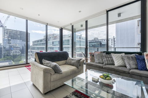 LIGHT, AIRY, SPACIOUS QUEENS ROAD APARTMENT - Holiday Jervis Bay 0