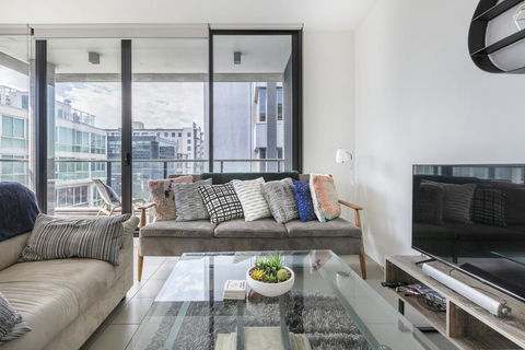 LIGHT, AIRY, SPACIOUS QUEENS ROAD APARTMENT - Holiday Jervis Bay 2