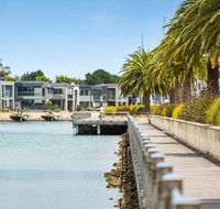 Luxe 101  Martha Cove waterfront luxury on the marina walk to beach - Holiday Jervis Bay