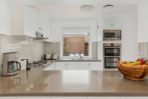 Luxury Family-size Home In Smart Beachside Suburb - Holiday Jervis Bay 2