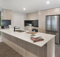 Luxury renovated home-5BR-meters from the beach - Holiday Jervis Bay