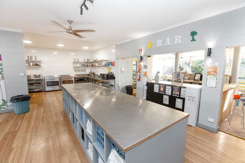 Mad Monkey Backpackers Village - Holiday Jervis Bay 2