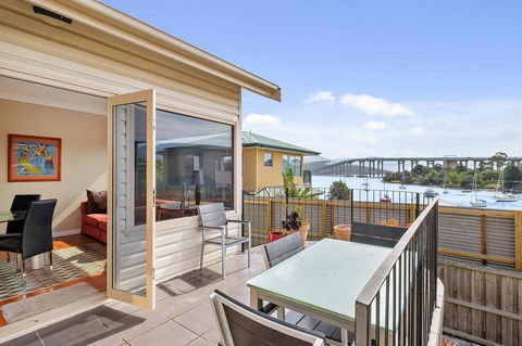 Manfield City Waterfront View Cottage - Holiday Jervis Bay 1