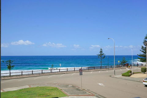 Marine Court - The Entrance - Holiday Jervis Bay 1