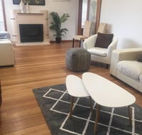 Melbourne delightful  comfortable home. Sleeps 10. Walk to train. 17 km from CBD. - Holiday Jervis Bay