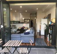Modern house close to Sydneys vibrant Newtown area - Holiday Jervis Bay
