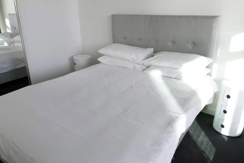 Modern Light-Filled 1 Bed In South Melbourne - Holiday Jervis Bay 3