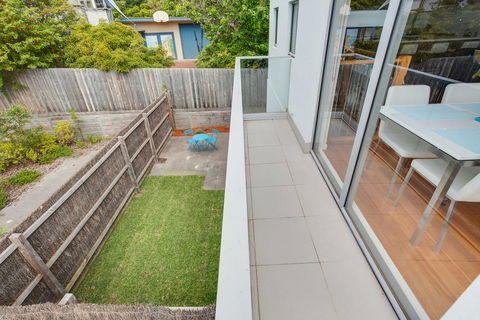 Modern McCrae Beauty - Holiday Jervis Bay 1