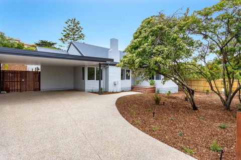 Molly's Beach House: - Holiday Jervis Bay 0