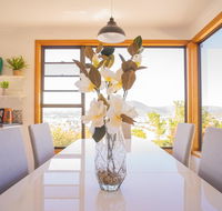 Moonah House-10 mins to CBD  MONA 4BR 2 BATH great view park 3 cars sleep 11 king bed en-suite - Holiday Jervis Bay