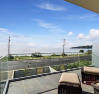 Nautilus 1 Luxury Retreat - Modern beachfront townhouse WiFi water views - Holiday Jervis Bay