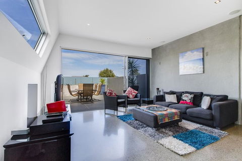 Nautilus Villa Luxury Retreat, Modern, Large Double Beachfront Townhouse, Water Views - Holiday Jervis Bay 3