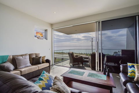 Nautilus Villa Luxury Retreat, Modern, Large Double Beachfront Townhouse, Water Views - Holiday Jervis Bay 1