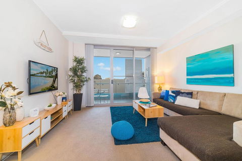 Near Airport & Train Station Stylish Two-Story Apartment - Holiday Jervis Bay 0