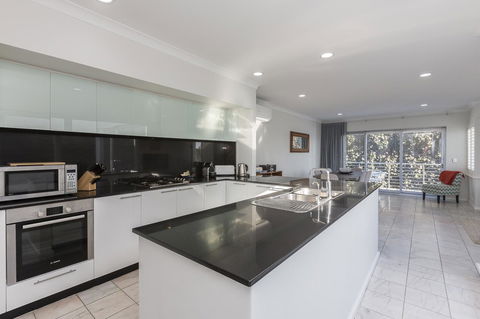 Cottesloe Beach House II - Holiday Jervis Bay 2