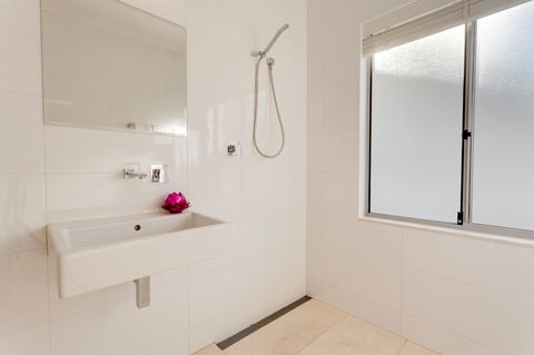 Cottesloe Contemporary Villa - Holiday Jervis Bay 7