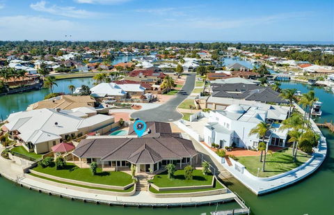 LA ANCHOR ON THE CANALS (MANDURAH) - Holiday Jervis Bay 0