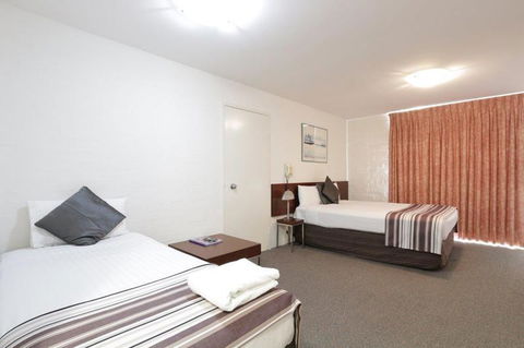 Atrium Hotel Mandurah - Holiday Jervis Bay 1