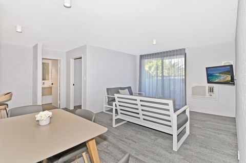 Atrium Hotel Mandurah - Holiday Jervis Bay 25