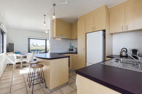 Cottesloe Marine Apartment - Executive Escapes - Holiday Jervis Bay 10