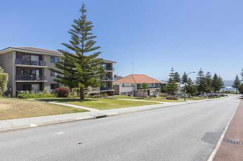 Cottesloe Marine Apartment - Executive Escapes - Holiday Jervis Bay 17