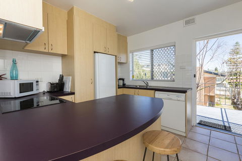 Cottesloe Marine Apartment - Executive Escapes - Holiday Jervis Bay 9
