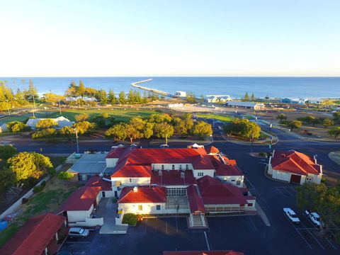 Esplanade Hotel Busselton - Holiday Jervis Bay 0