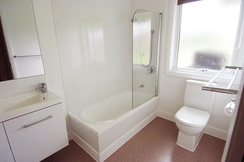 Pinestumps Holiday Home - Holiday Jervis Bay 8