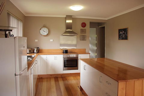 Pinestumps Holiday Home - Holiday Jervis Bay 1