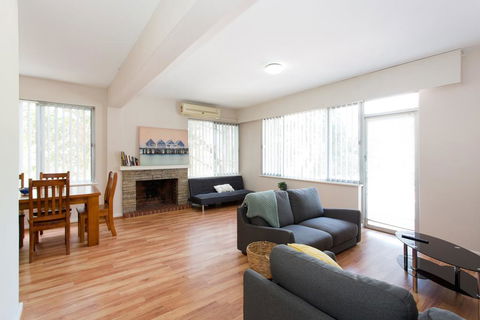 Nights On Broadway - Close To River, UWA & Hospitals - Holiday Jervis Bay 0