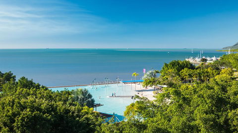 Oaks Cairns Hotel - Holiday Jervis Bay 1