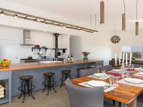 On A Hill - Modern Country Home Near Braidwood - Holiday Jervis Bay 0