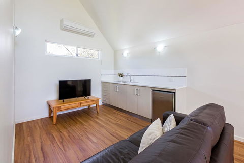 ON THE BEACH - Villa Over The Road From The Beach - Holiday Jervis Bay 2