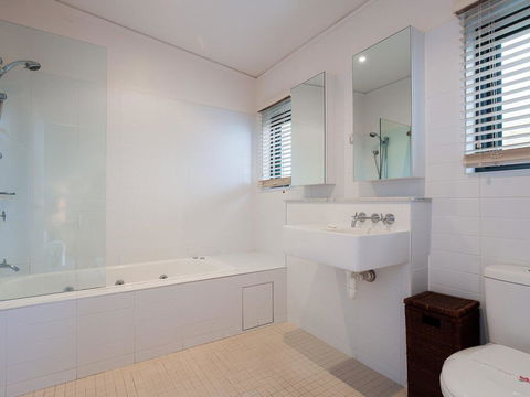 One Mile Ridge', 12a/26 One Mile Close - Stunning Views, Air Con, Infinity Pool - Holiday Jervis Bay 2