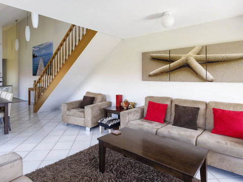 One Street From Main Beach - Holiday Jervis Bay 2