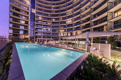 Perfectly Located Modern Apartment - Canberra CBD - Holiday Jervis Bay 1