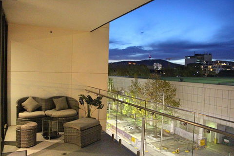 Perfectly Located Modern Apartment - Canberra CBD - Holiday Jervis Bay 0