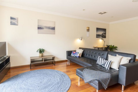 Pet Friendly Home Away From Home - Willoughby - Holiday Jervis Bay 3