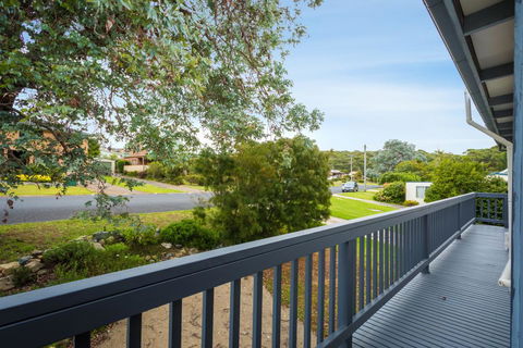Pet-friendly Beach House @ Kianga - Holiday Jervis Bay 3