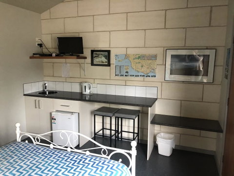 Port Campbell Guesthouse & Flash Packers - Holiday Jervis Bay 1