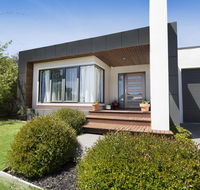 SAFETY BEACH ENTERTAINER - Holiday Jervis Bay